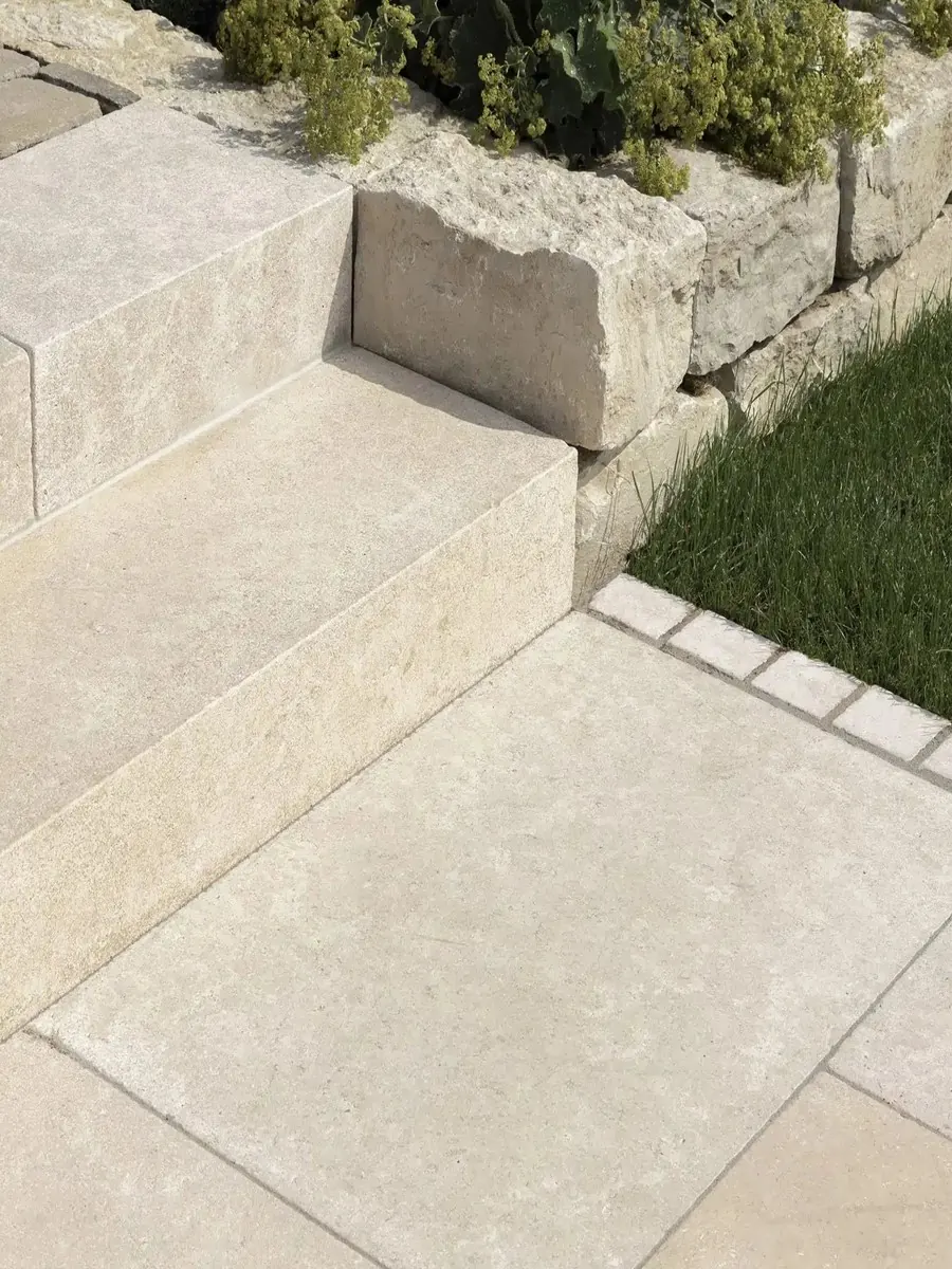 Kalkstein mit strukturierter Oberfläche