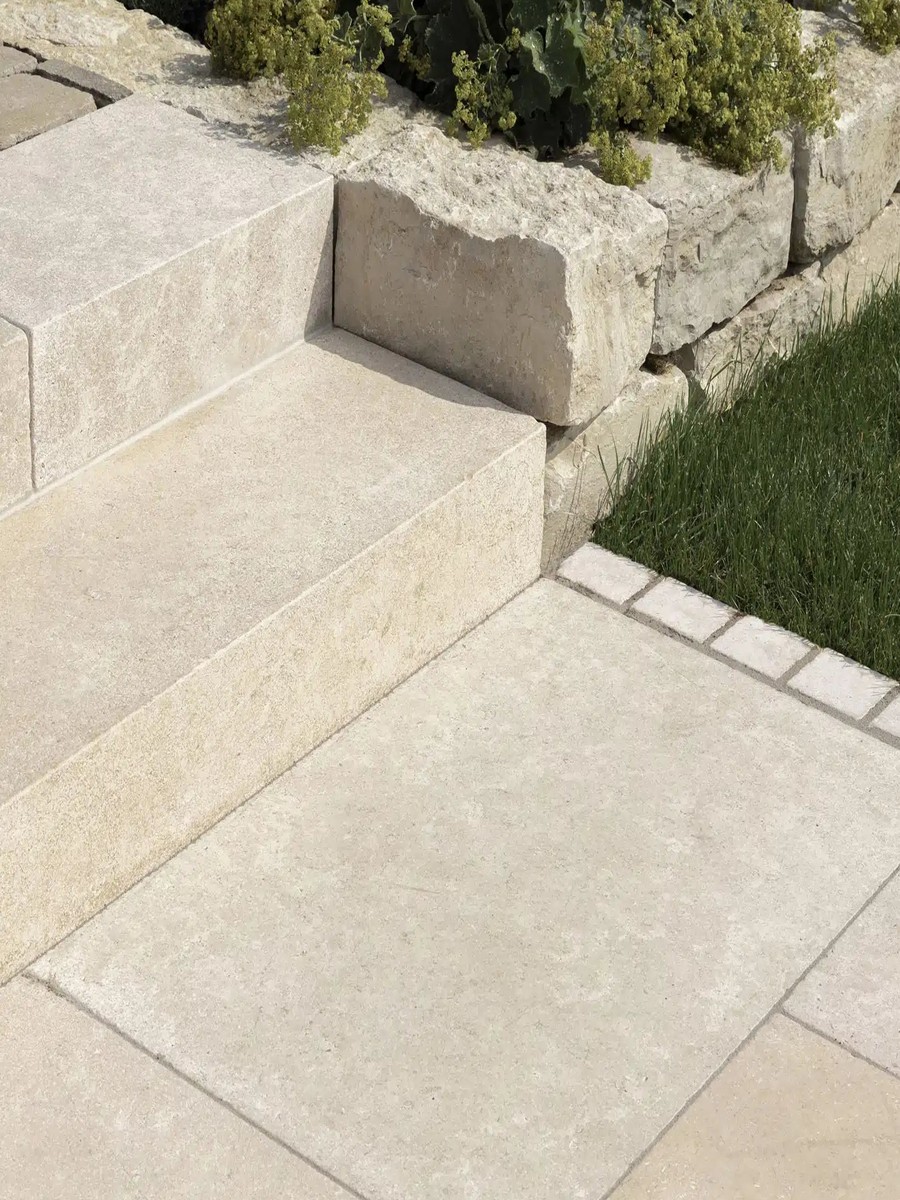 Kalkstein mit strukturierter Oberfläche