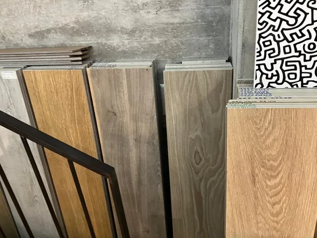 Feinsteinzeug: Materialbeispiel aus unserer Auswahl