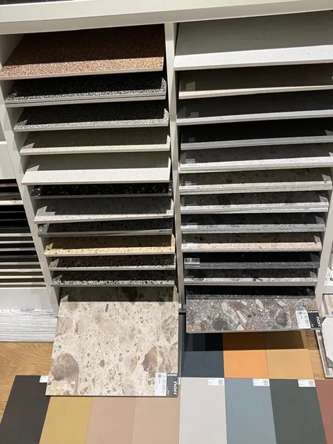 Feinsteinzeug: Materialbeispiel aus unserer Auswahl