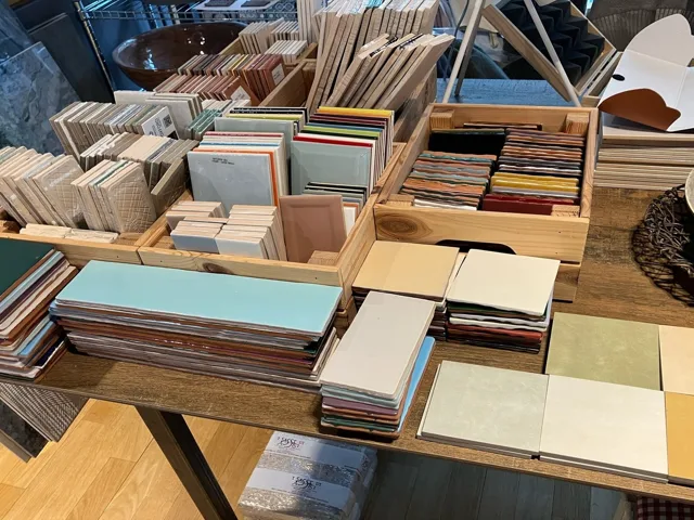 Kleinteilige Fliesen: Materialbeispiel aus unserer Auswahl