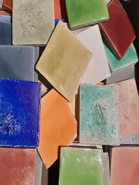 Handgeformte Fliesen: Materialbeispiel aus unserer Auswahl